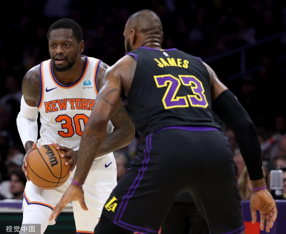 他在球场上 他在球场上